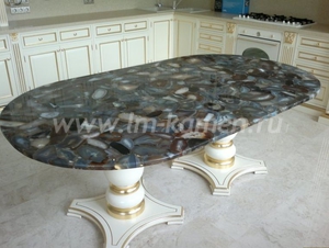 Овальный стол для кухни из искусственного камня