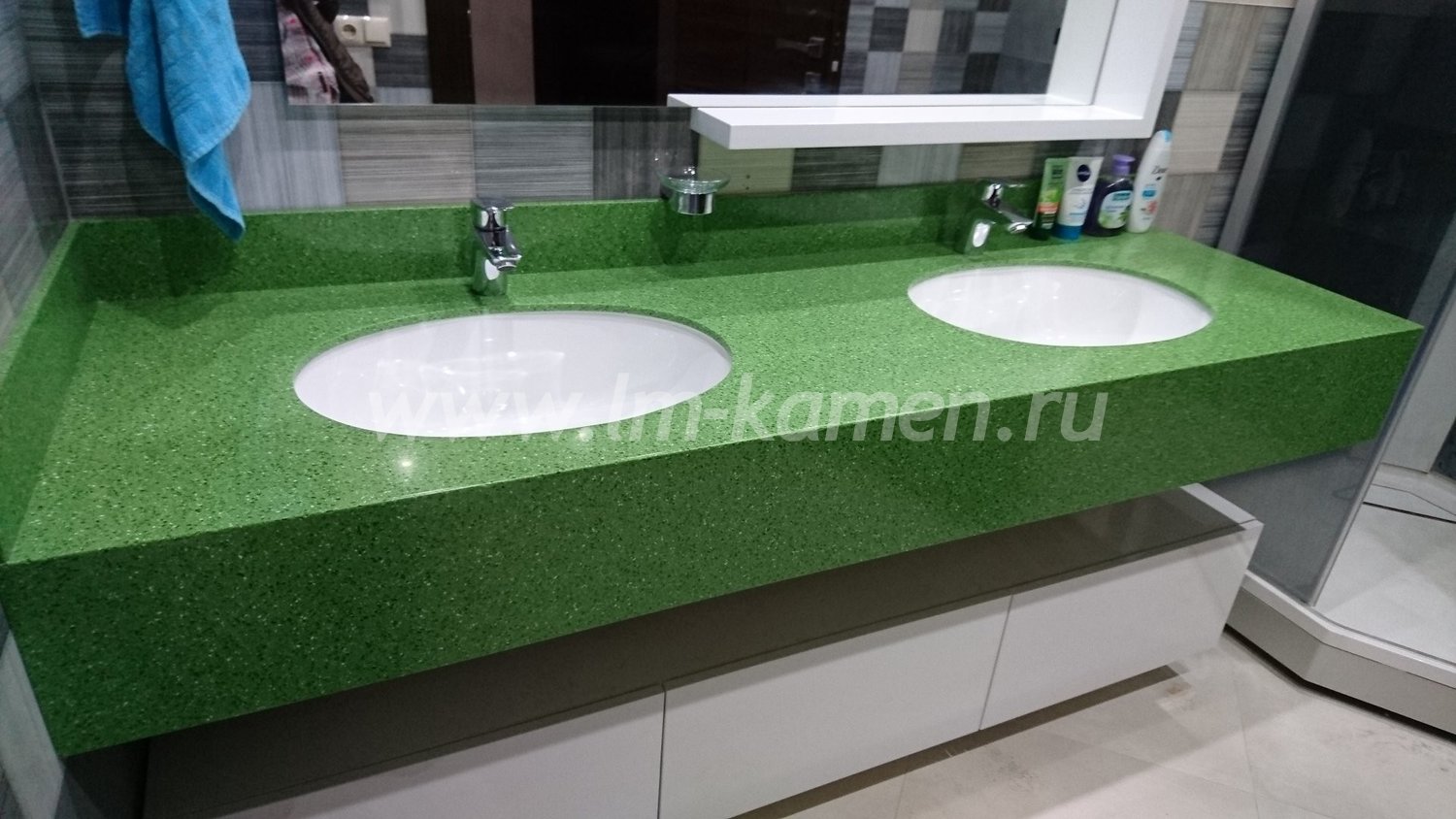 Зеленая столешница для ванной из искусственного камня — www.lm-kamen.ru