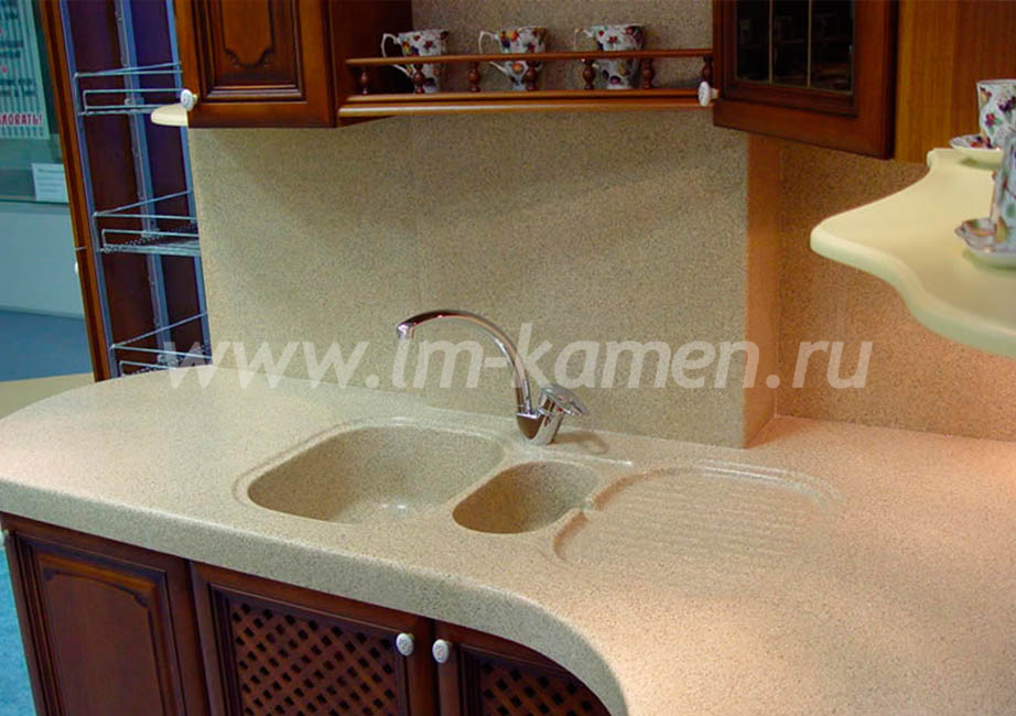 Кухонный фартук и столешница с мойкой из Grandex — www.lm-kamen.ru