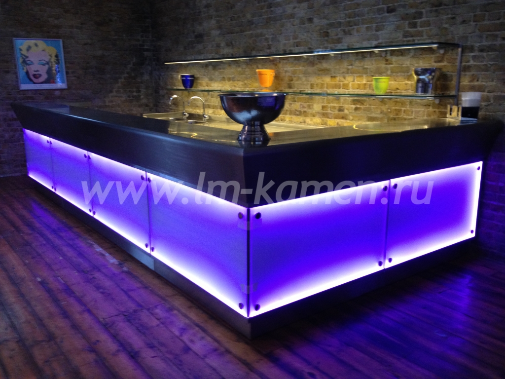 Чёрная барная стойка с подсветкой из искусственного камня — www.lm-kamen.ru