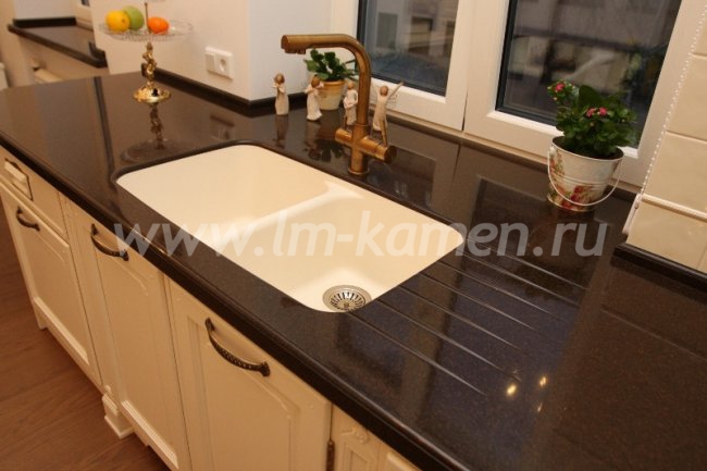 Столешница из искусственного камня Corian Black Quartz — www.lm-kamen.ru