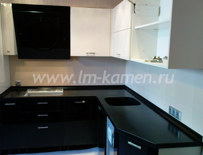 Каменная столешница для кухни Corian Night Sky (черная) — www.lm-kamen.ru