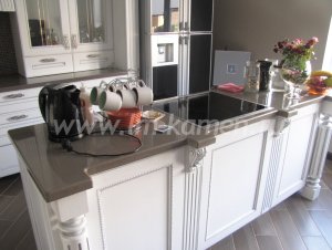 Кухонная столешница-остров из акрилового камня DuPont Corian Canyon