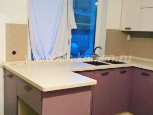 Кремовая столешница из акрила в кухню