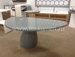 Серый стол необычной формы из камня Staron SK432 Kiwi