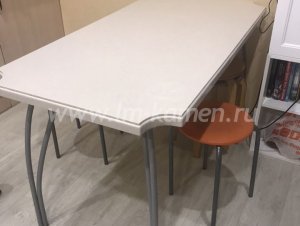 Обеденный стол из камня Corian White Jasmine