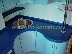 Синяя столешница на кухню Corian Azure