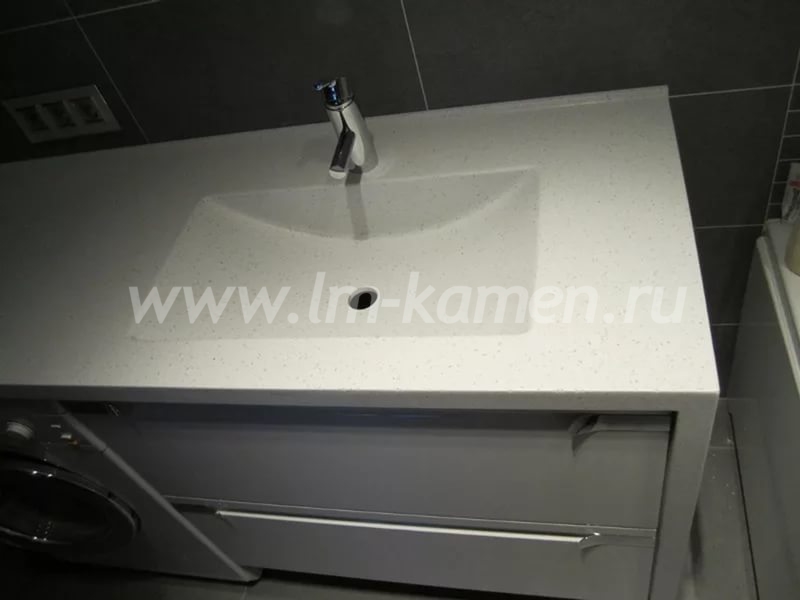 Столешница с интегрированной раковиной в ванную из искусственного камня — www.lm-kamen.ru